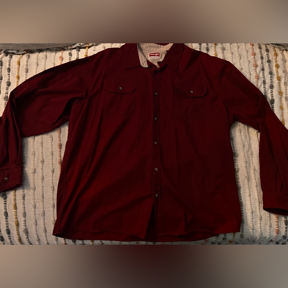 Wrangler long sleeve button up shirt
